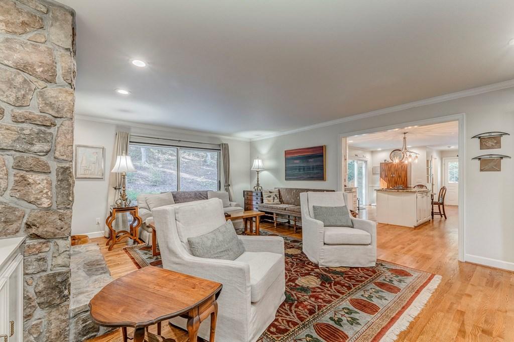 DALTON, Georgia, 30720, United States, 4 Bedrooms Bedrooms, ,4 BathroomsBathrooms,Residential,For Sale,1989438