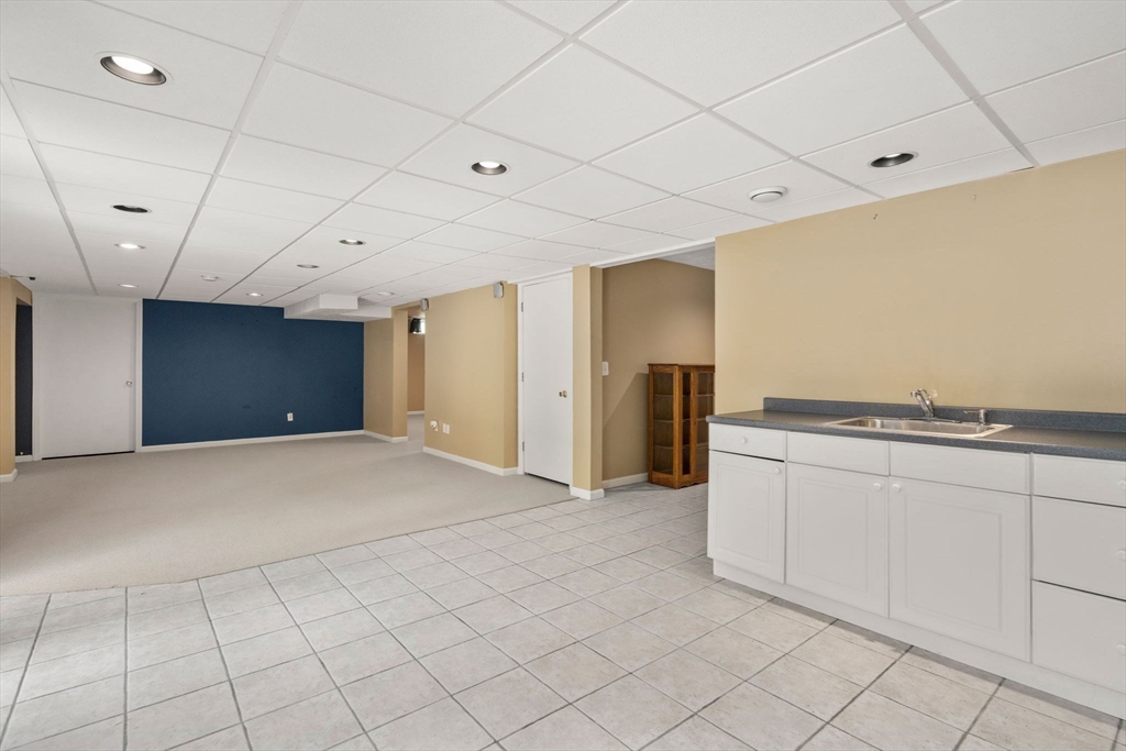 Westborough, Massachusetts, 01581, United States, 4 Bedrooms Bedrooms, ,4 BathroomsBathrooms,Residential,For Sale,1986469