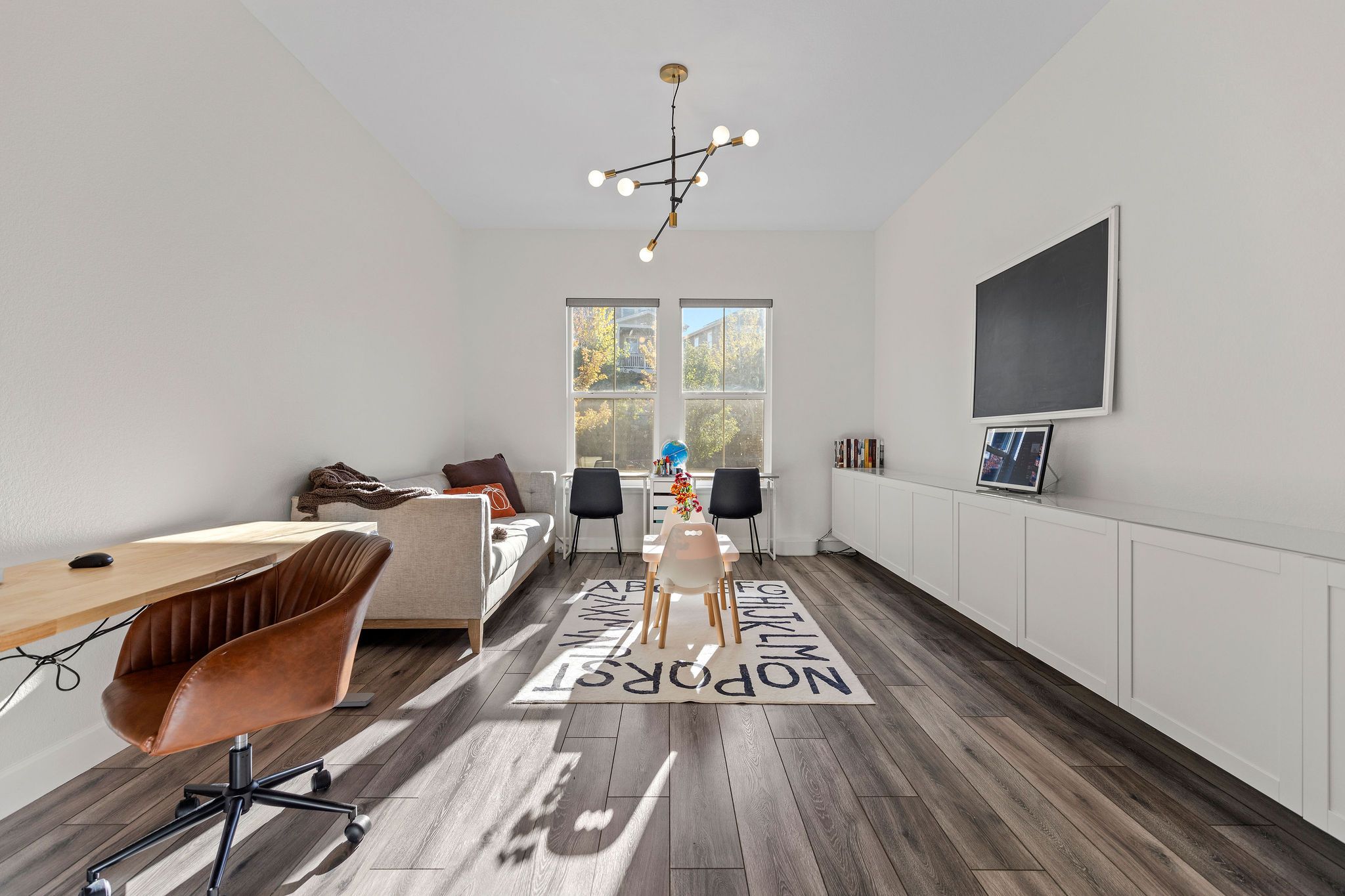  Luxury and comfort come together in this expansive ranch-style home - 物件實景
