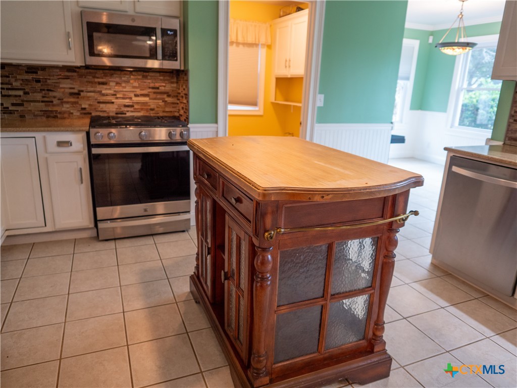 Victoria, Texas, 77905, United States, 5 Bedrooms Bedrooms, ,4 BathroomsBathrooms,Residential,For Sale,1989033