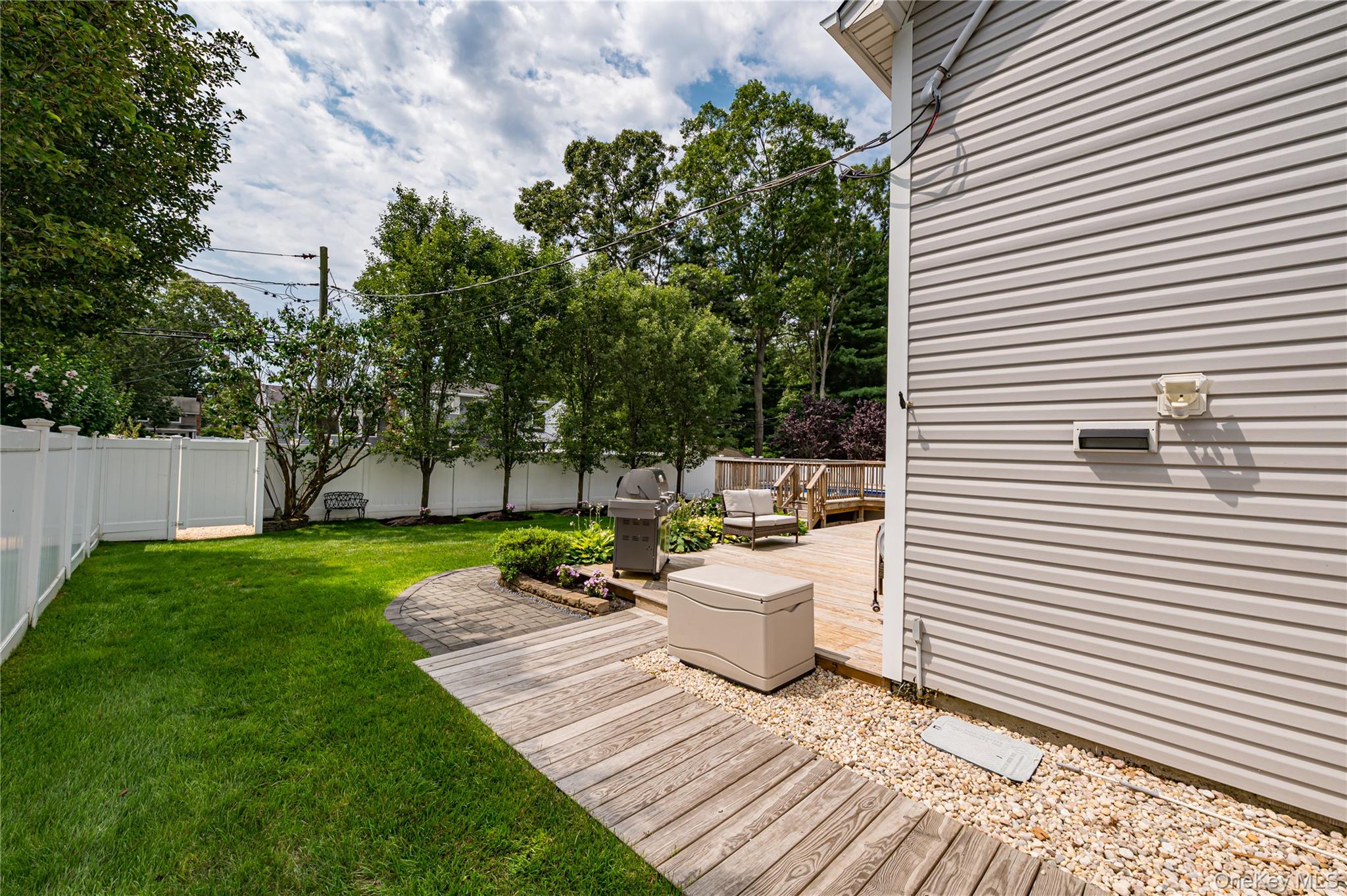  16 Sussex Lane, Lake Grove, NY, 11755 - 物件實景