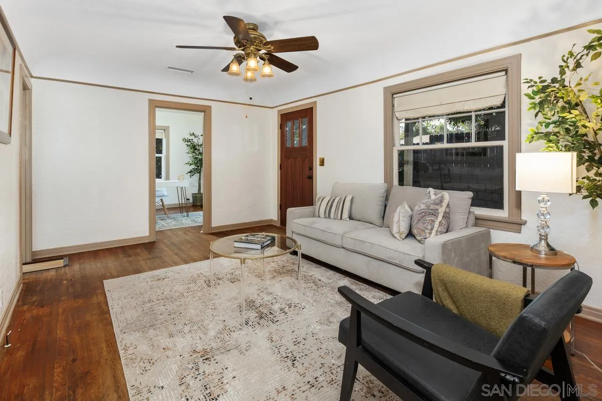 Spring Valley, California, 91977, United States, 3 Bedrooms Bedrooms, ,2 BathroomsBathrooms,Residential,For Sale,2001850