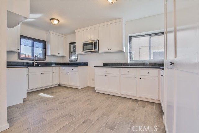 Los Angeles, California, 90047, United States, 5 Bedrooms Bedrooms, ,Residential,For Sale,2009243