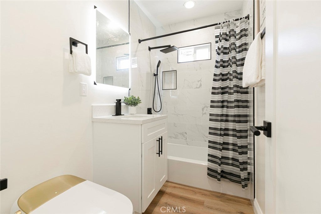 Los Angeles, California, 90066, United States, 3 Bedrooms Bedrooms, ,1 BathroomBathrooms,Residential,For Sale,1938749