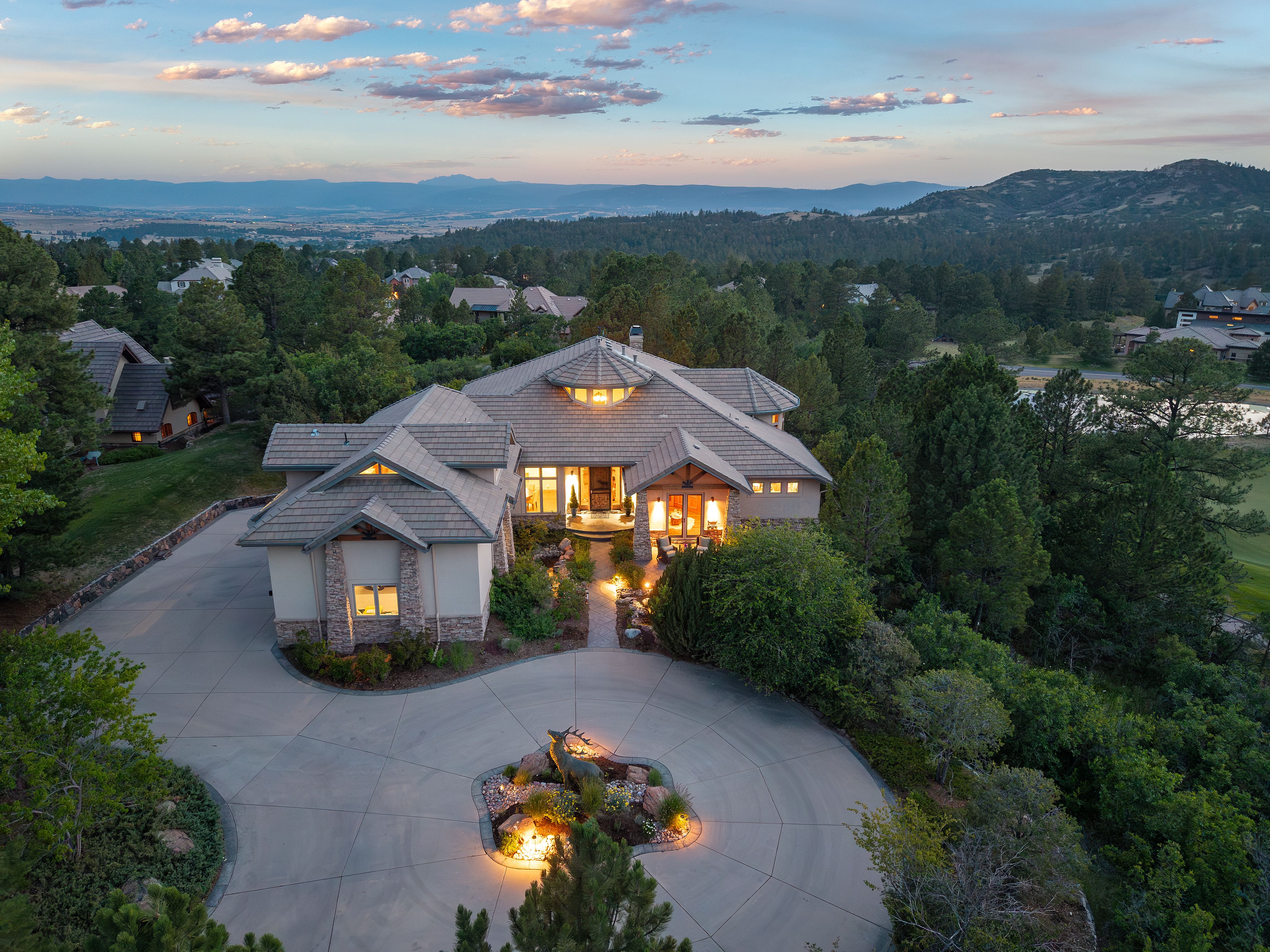  Tucked away on a quiet cul-de-sac in coveted Castle Pines Village - 物件實景