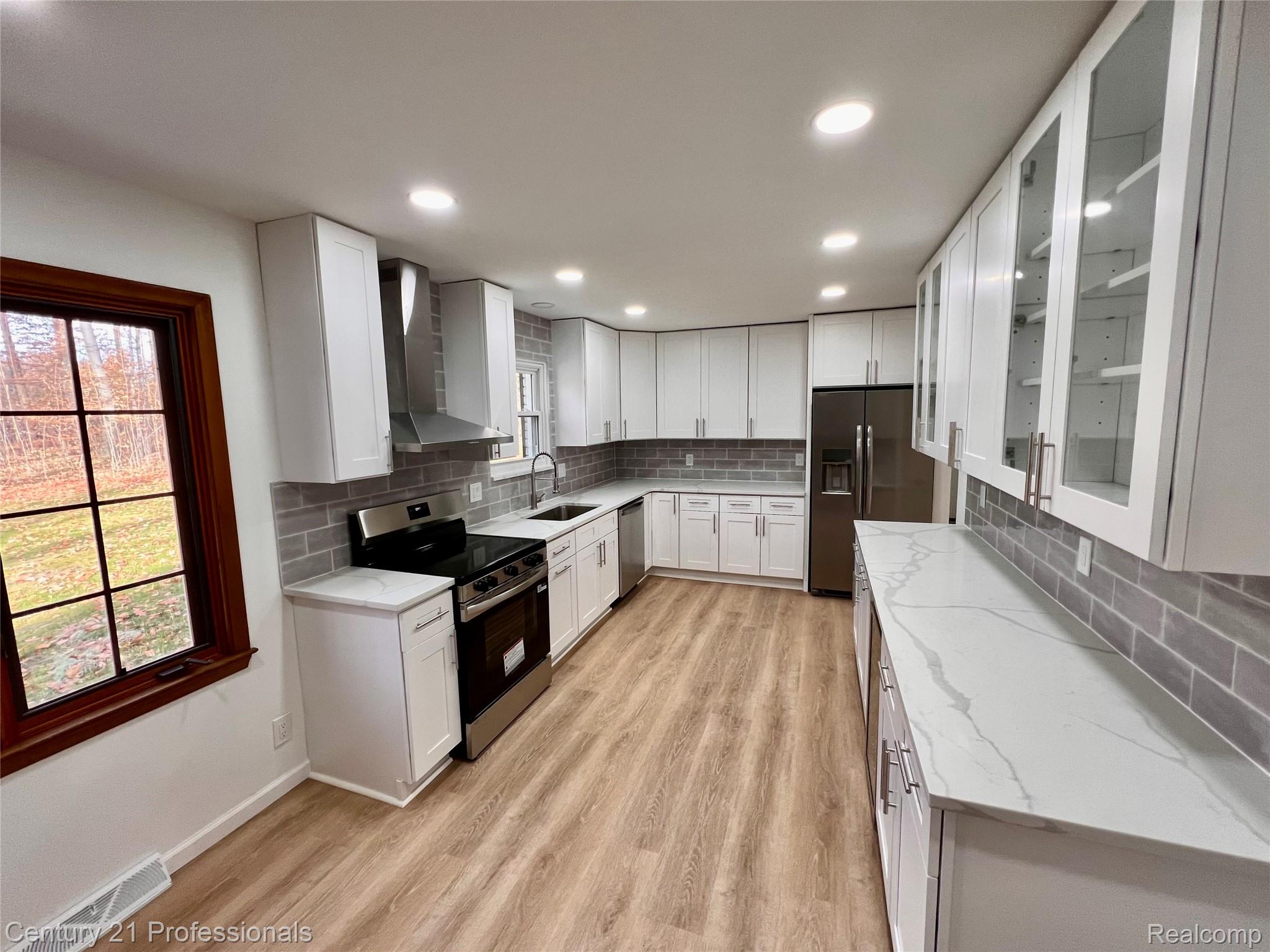 Plymouth, Michigan, 48170, United States, 5 Bedrooms Bedrooms, ,3 BathroomsBathrooms,Residential,For Sale,1982882