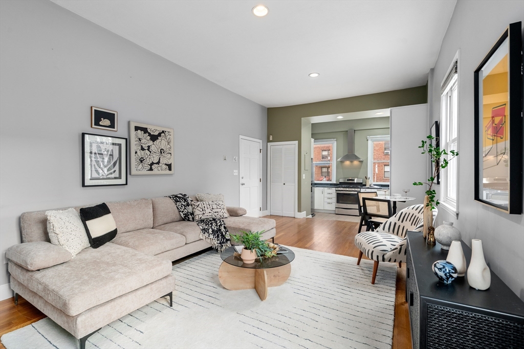 Boston, Massachusetts, 02129, United States, 1 Bedroom Bedrooms, ,1 BathroomBathrooms,Residential,For Sale,1992159