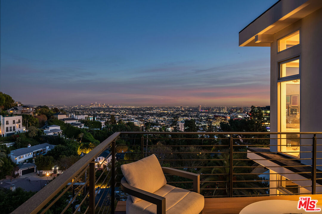 Los Angeles, California, 90069, United States, 4 Bedrooms Bedrooms, ,5 BathroomsBathrooms,Residential,For Sale,1759770