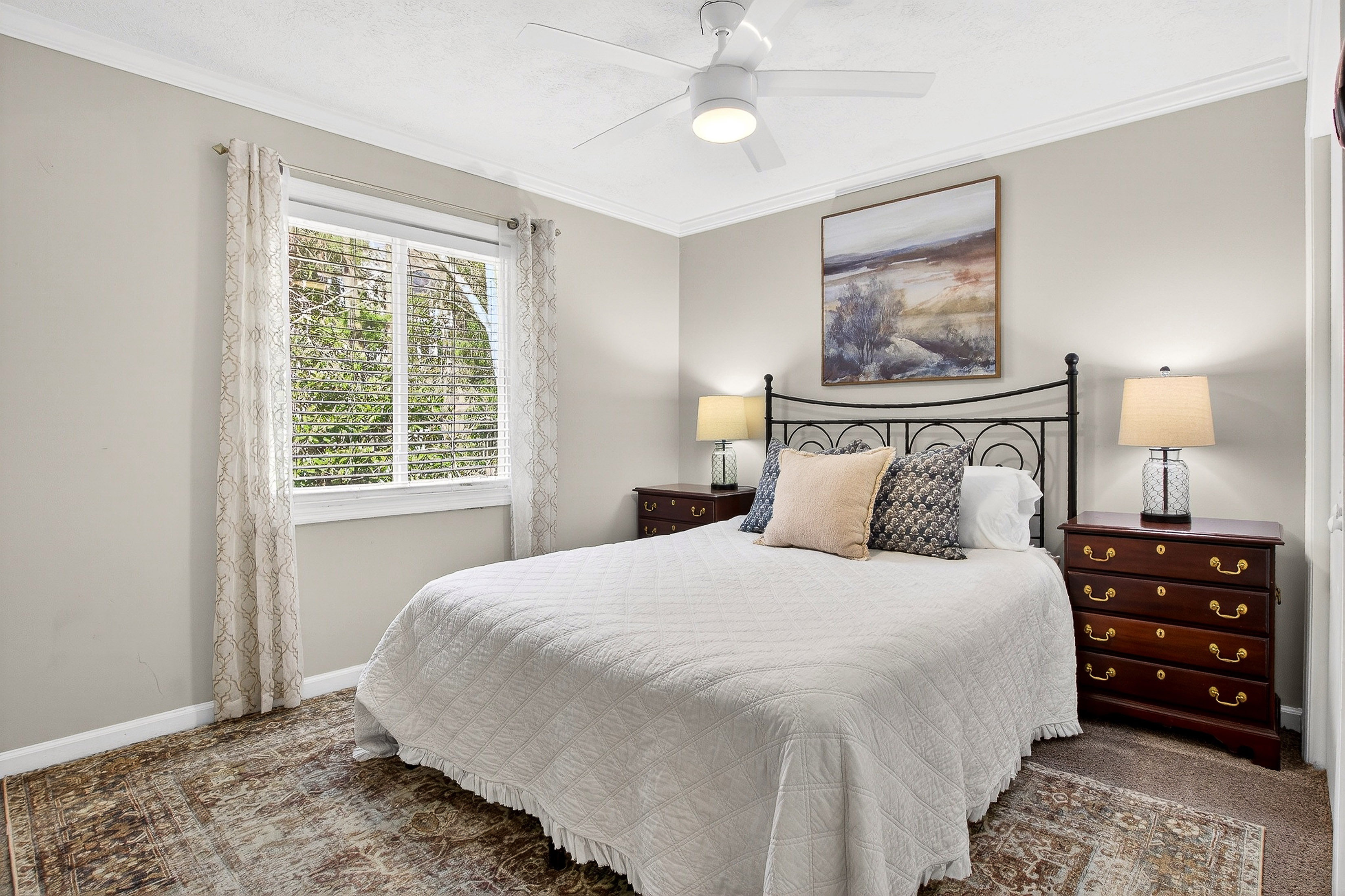  Spacious and Updated Townhome Offers Comfort, Charm and Convenience - 物件實景