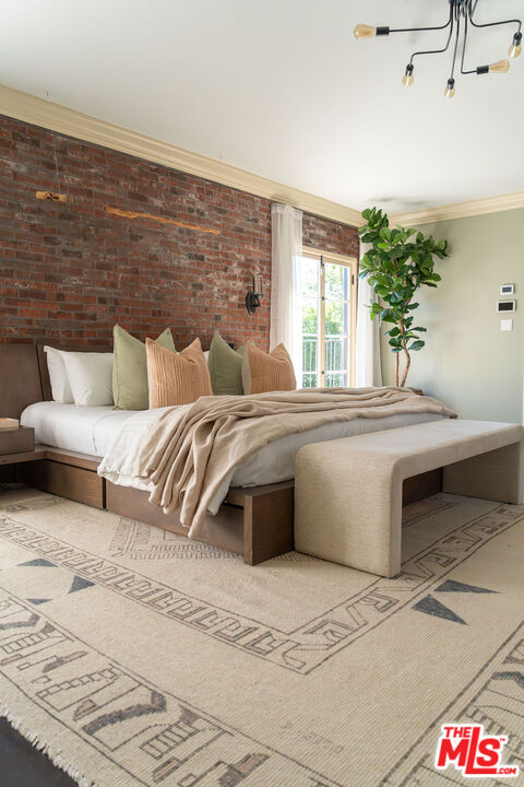 Los Angeles, California, 90004, United States, 4 Bedrooms Bedrooms, ,5 BathroomsBathrooms,Residential,For Sale,1989433