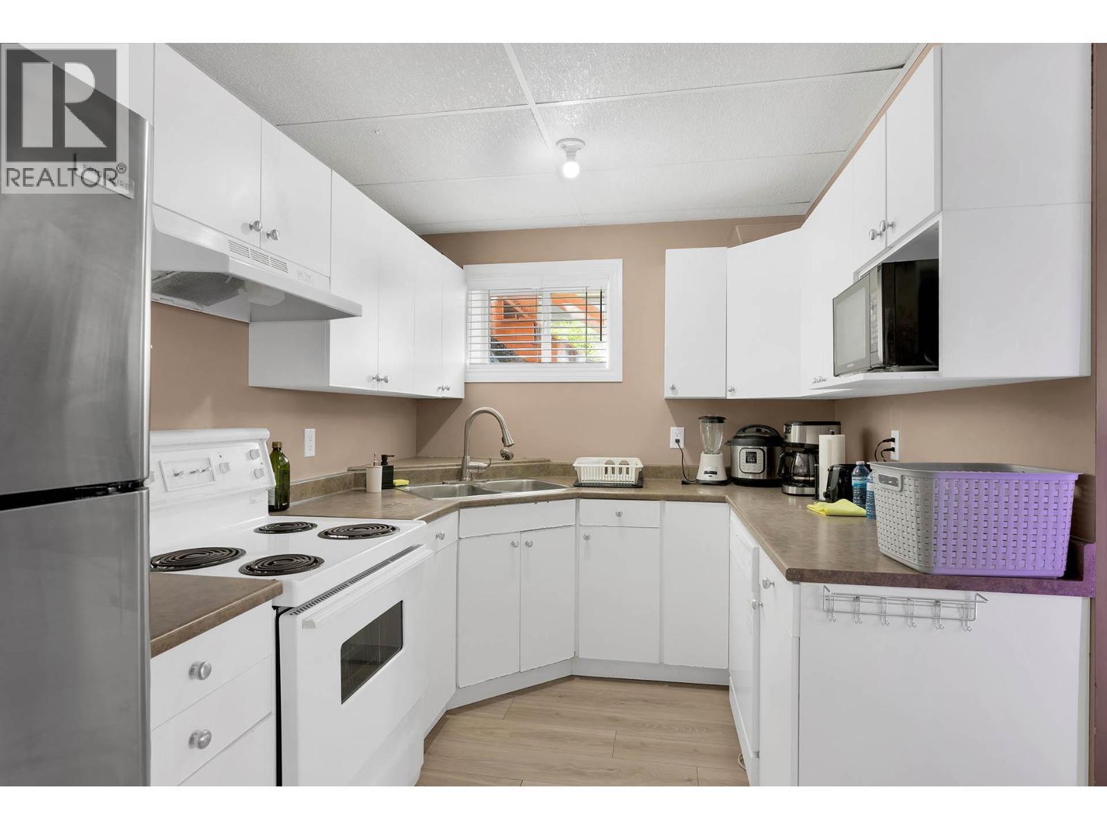 KAMLOOPS, British Columbia, V1S 1W2, CA, 6 Bedrooms Bedrooms, ,4 BathroomsBathrooms,Residential,For Sale,1950563