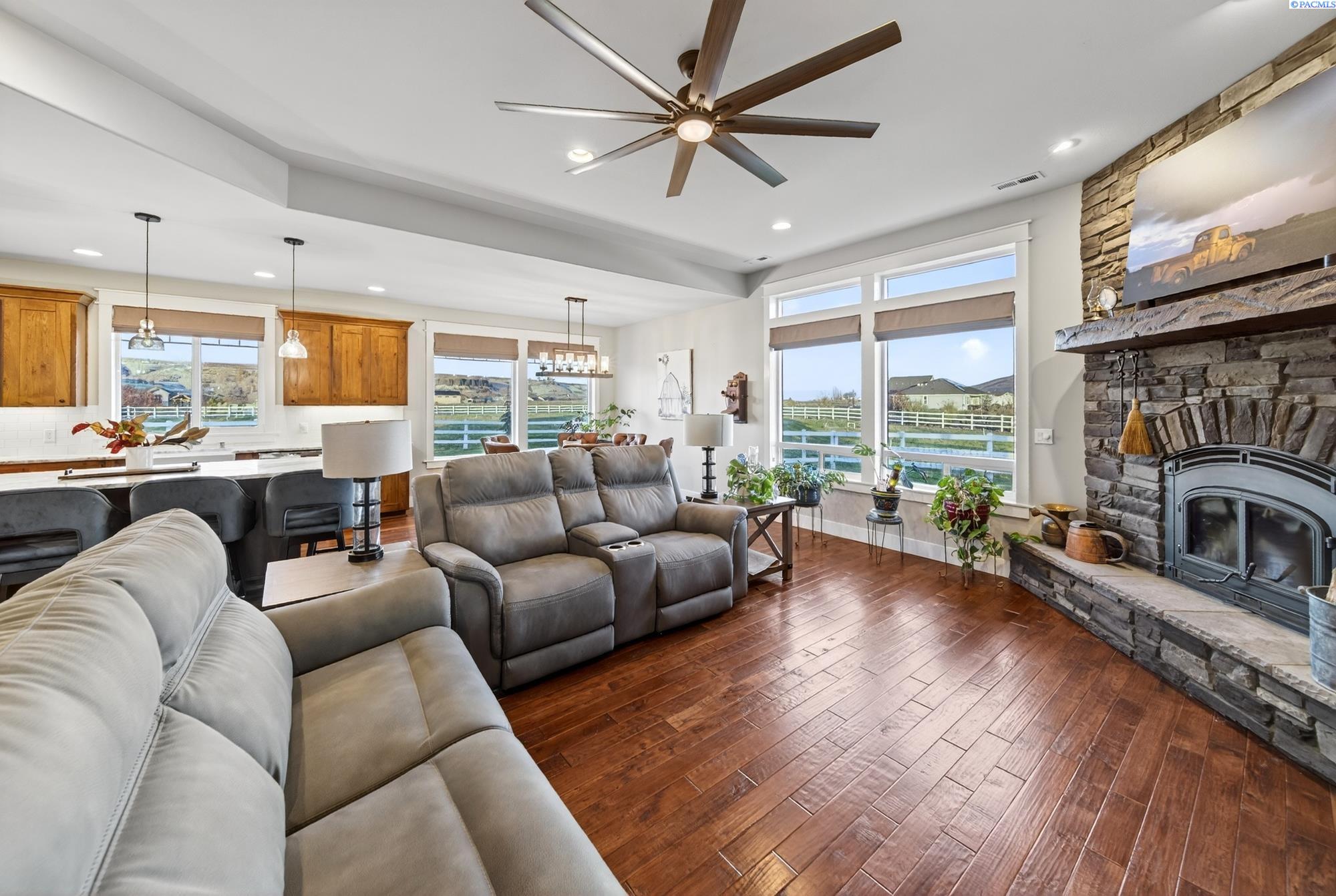 Prosser, Washington, 99350, United States, 3 Bedrooms Bedrooms, ,1 BathroomBathrooms,Residential,For Sale,1998379