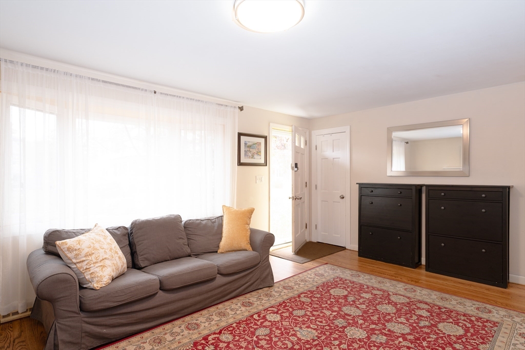 Chelmsford, Massachusetts, 01863, United States, 3 Bedrooms Bedrooms, ,2 BathroomsBathrooms,Residential,For Sale,1988056