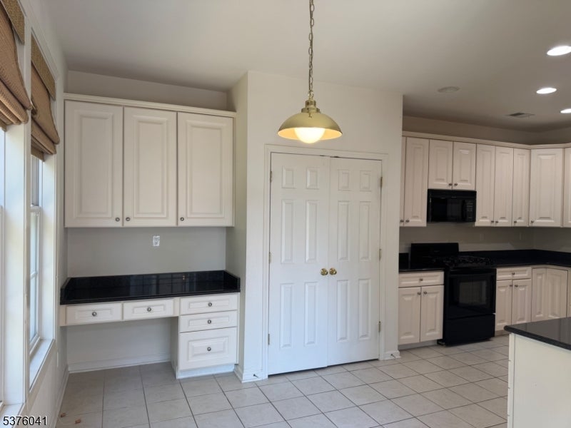 Wayne Twp., New Jersey, 07470, United States, 3 Bedrooms Bedrooms, ,3 BathroomsBathrooms,Residential,For Sale,1943649