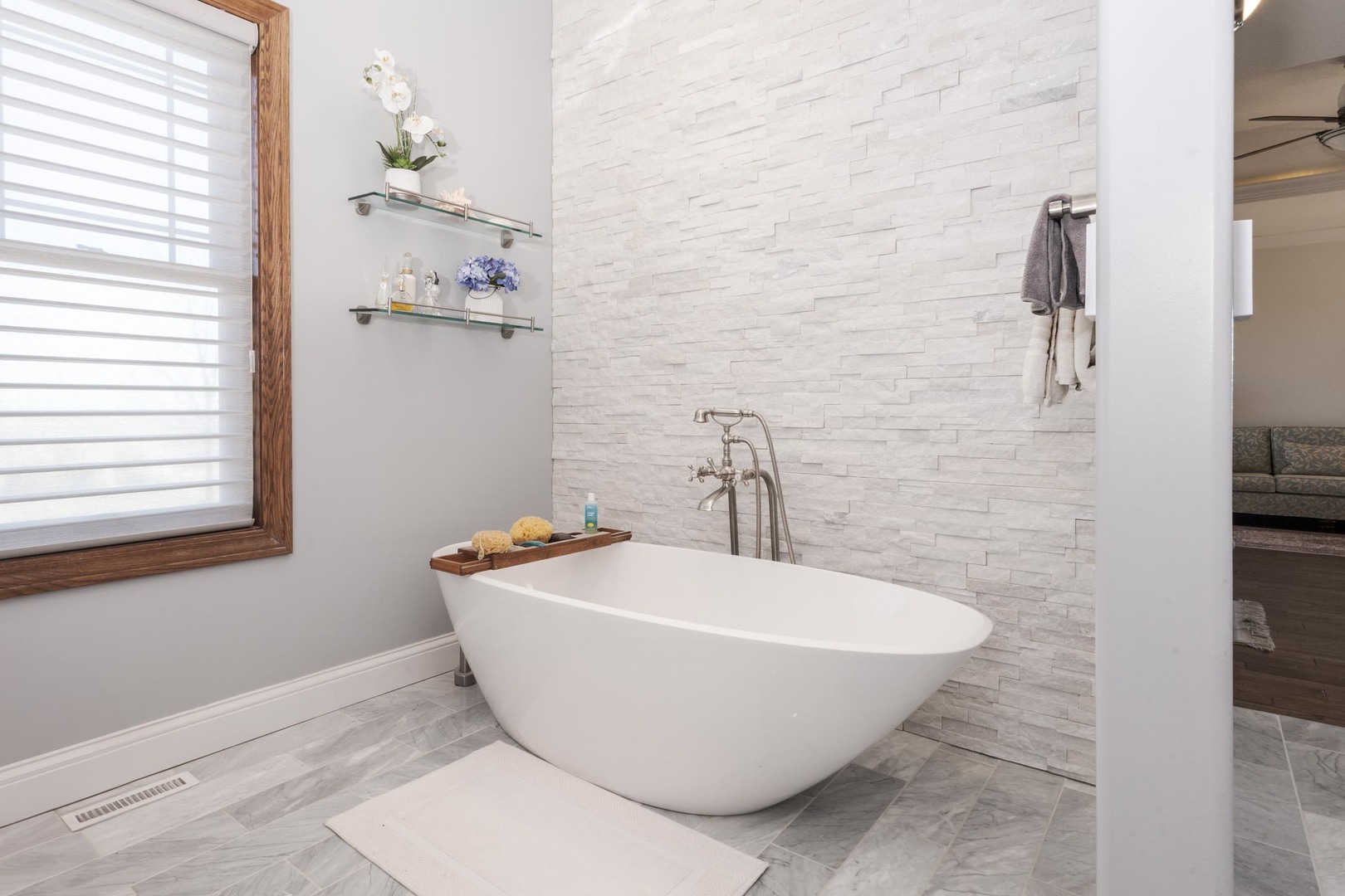 Hudson, Illinois, 61748, United States, 3 Bedrooms Bedrooms, ,5 BathroomsBathrooms,Residential,For Sale,1987913