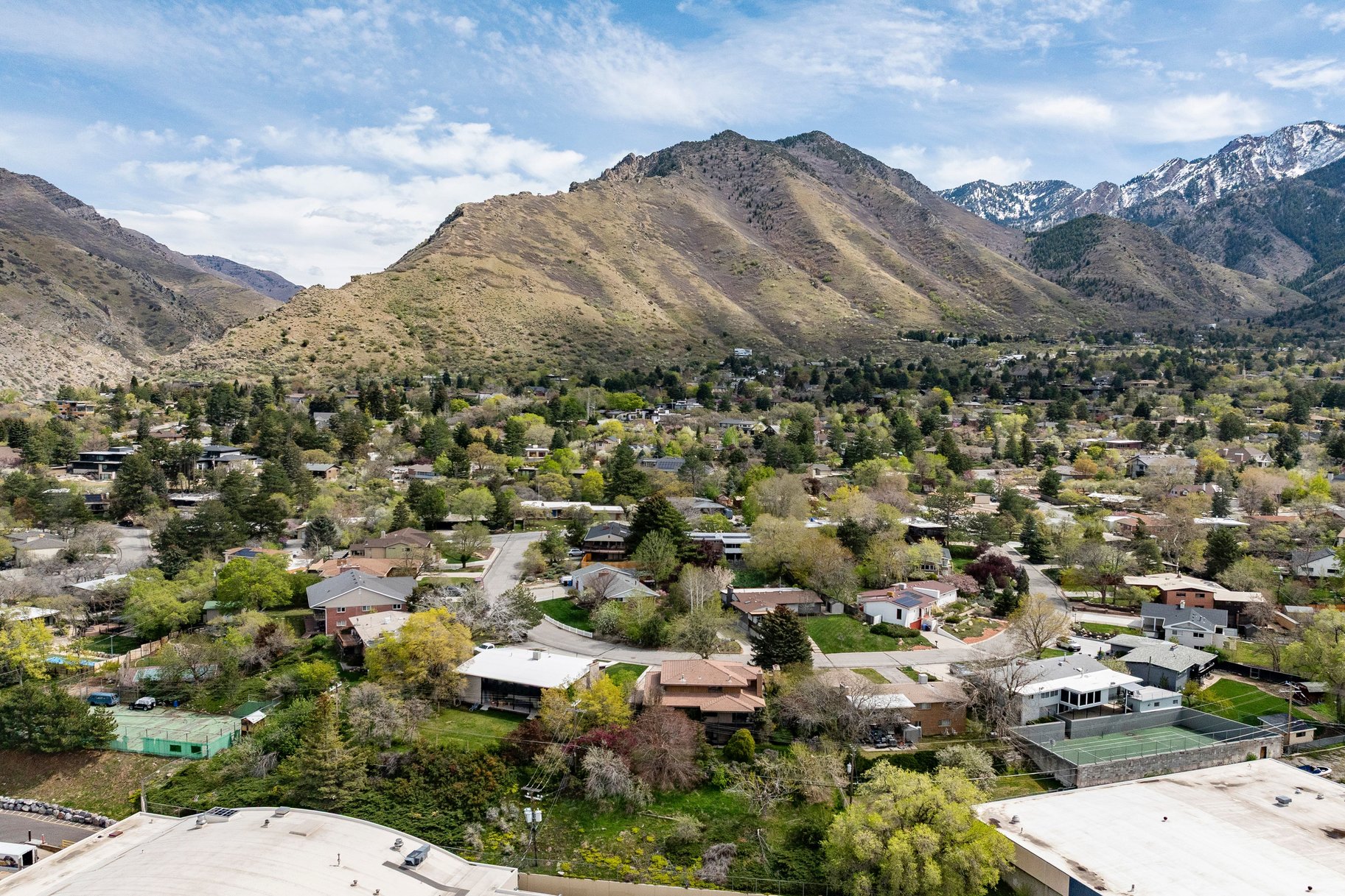  Solid Olympus Cove 2 Story With Mountain and Valley Views - 物件實景