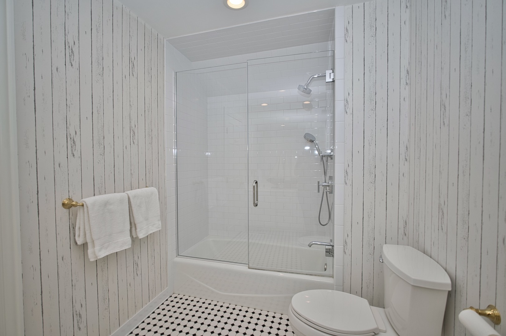 Lake Forest, Illinois, 60045, United States, 4 Bedrooms Bedrooms, ,5 BathroomsBathrooms,Residential,For Sale,1976497