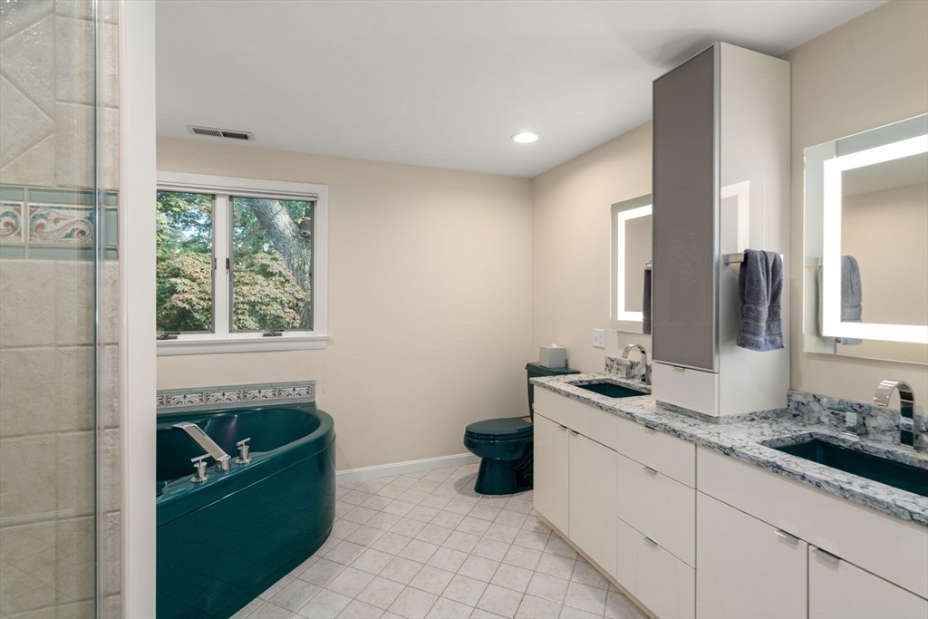 Newton, Massachusetts, 02459, United States, 5 Bedrooms Bedrooms, ,4 BathroomsBathrooms,Residential,For Sale,1939309