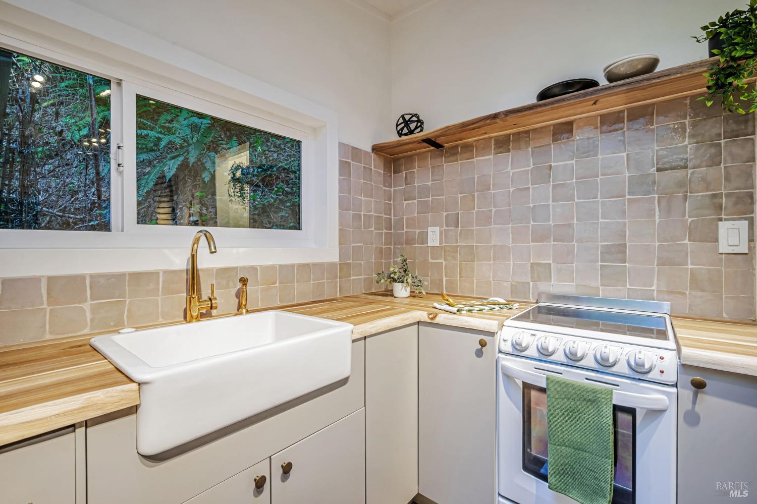 Cazadero, California, 95421, United States, 2 Bedrooms Bedrooms, ,2 BathroomsBathrooms,Residential,For Sale,1857736