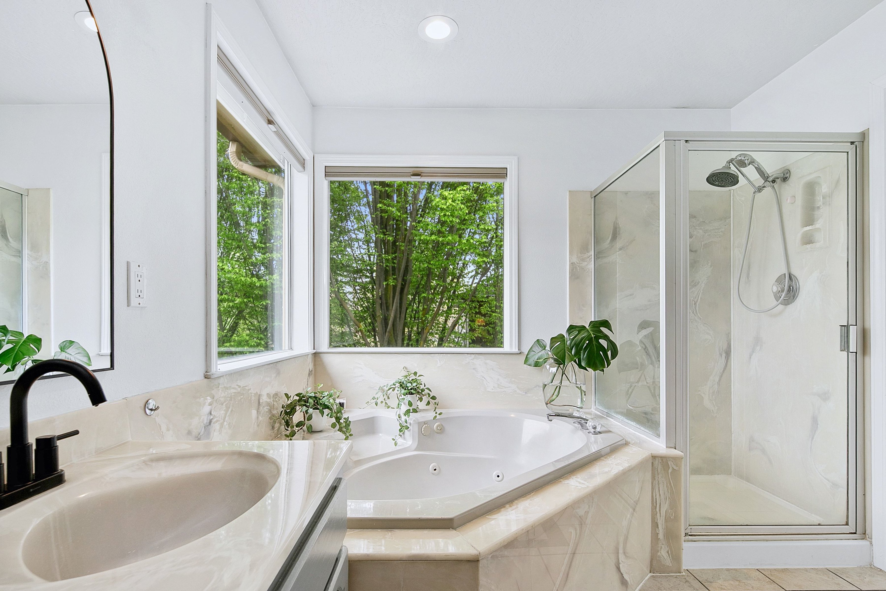  Spacious Updated Home Backs To Park With Scenic Foothills Views - 物件實景