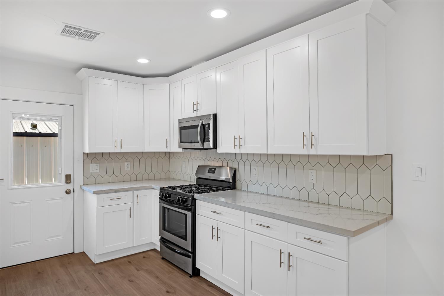 Sacramento, California, 95818, United States, 2 Bedrooms Bedrooms, ,1 BathroomBathrooms,Residential,For Sale,1975469