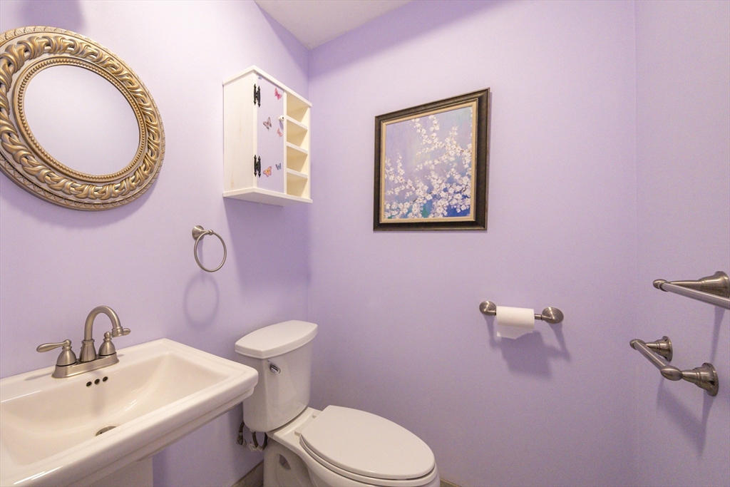 Worcester, Massachusetts, 01606, United States, 3 Bedrooms Bedrooms, ,4 BathroomsBathrooms,Residential,For Sale,1992890