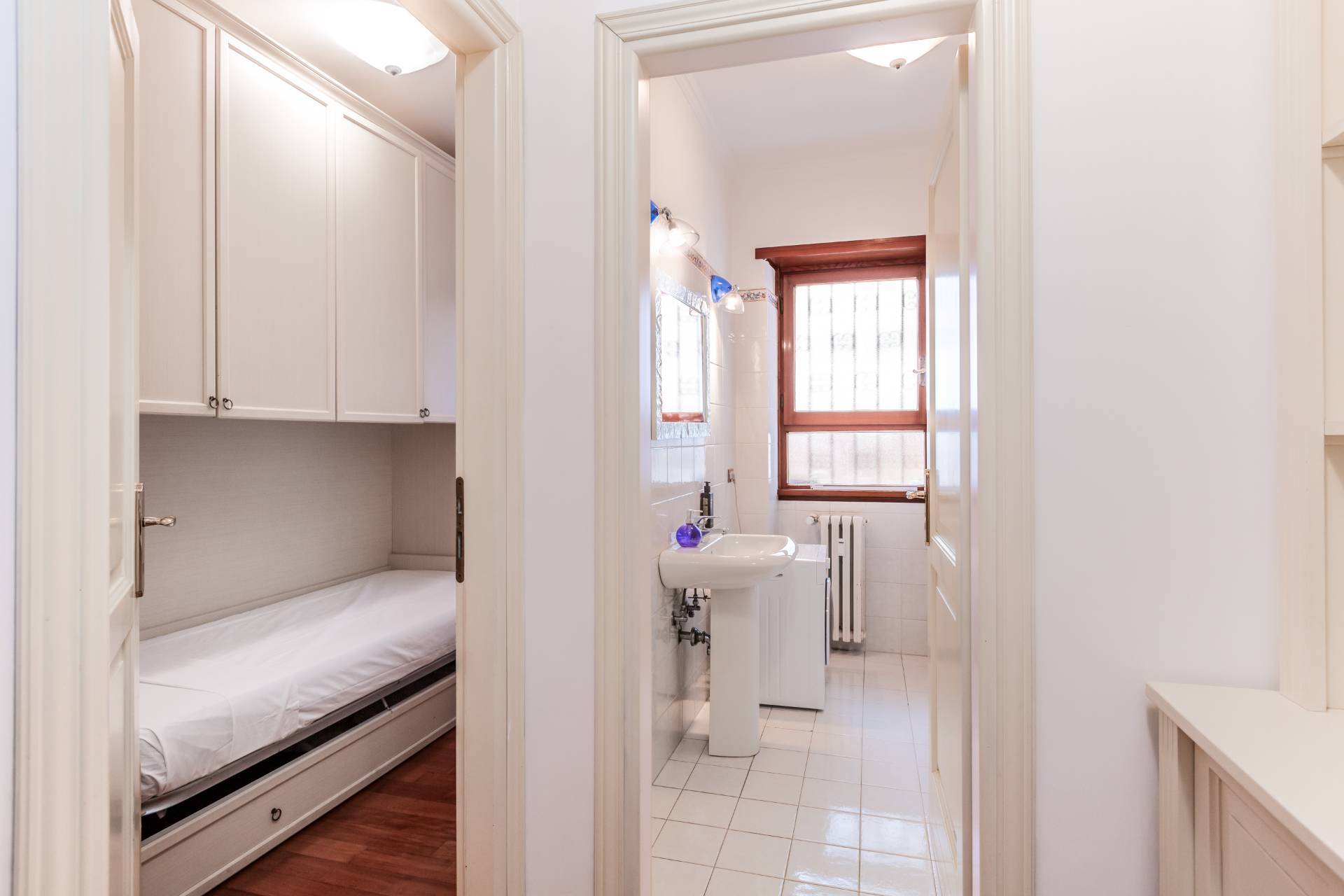 Roma, Roma, 00100, IT, 5 Bedrooms Bedrooms, ,3 BathroomsBathrooms,Residential,For Sale,1738705