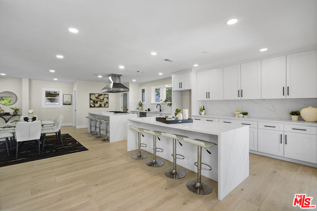 Los Angeles, California, 90068, United States, 5 Bedrooms Bedrooms, ,4 BathroomsBathrooms,Residential,For Sale,1892047