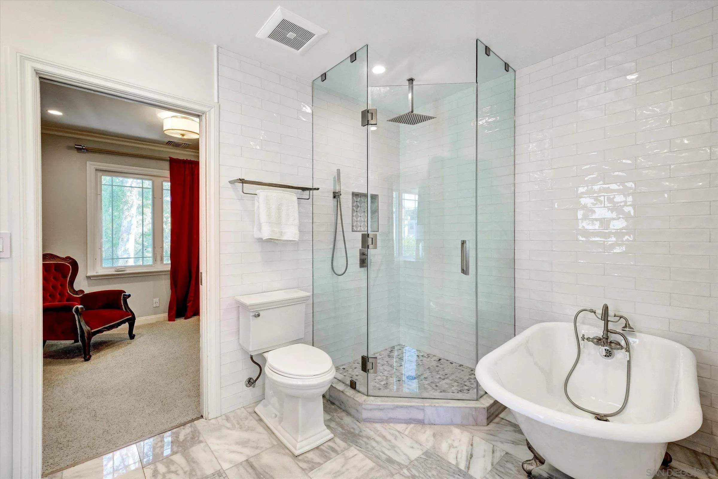 Los Angeles, California, 90027, United States, 4 Bedrooms Bedrooms, ,4 BathroomsBathrooms,Residential,For Sale,1924744