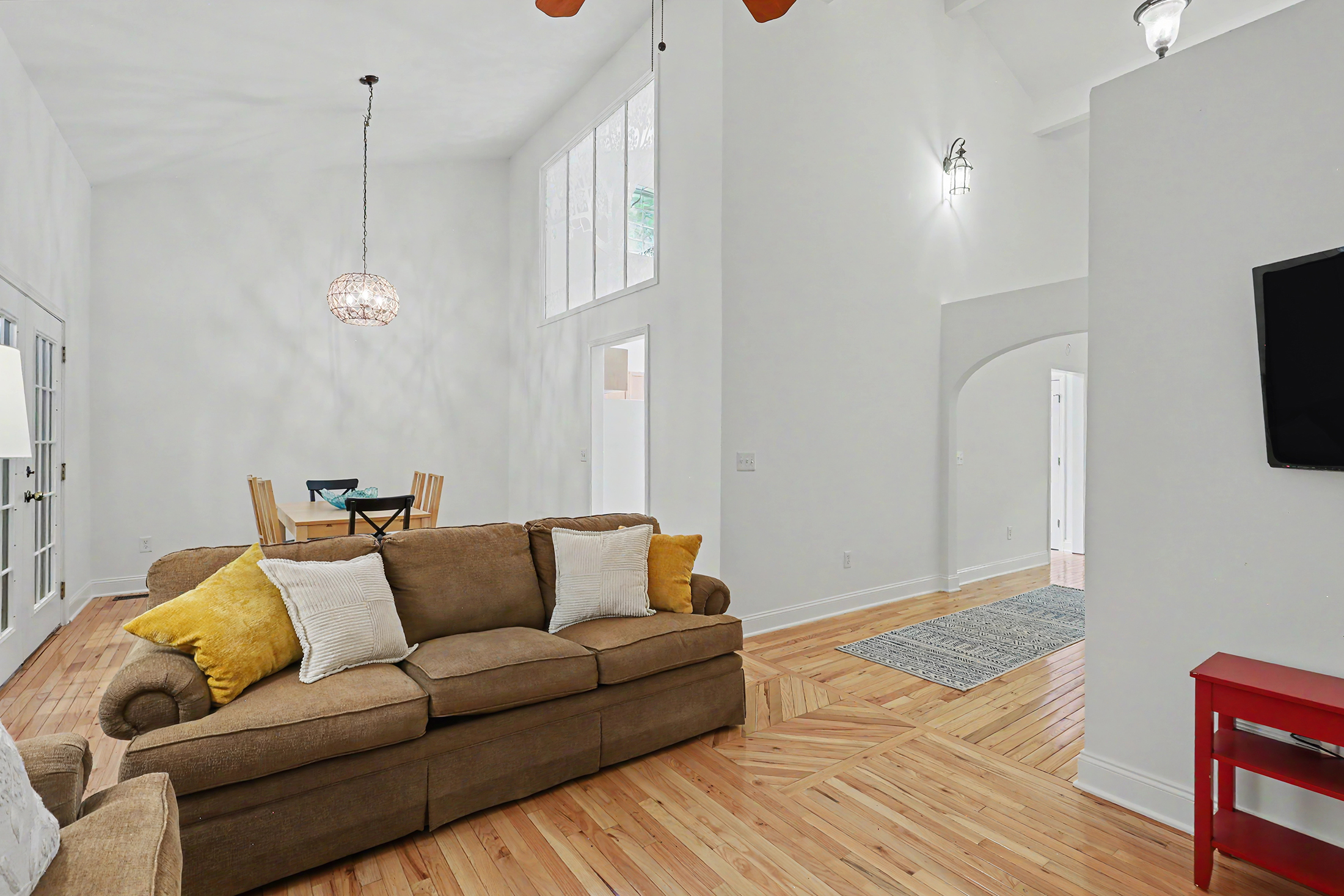  Inviting Cottage Blends a Scenic Mountain Retreat and Easy Lake Living - 物件實景
