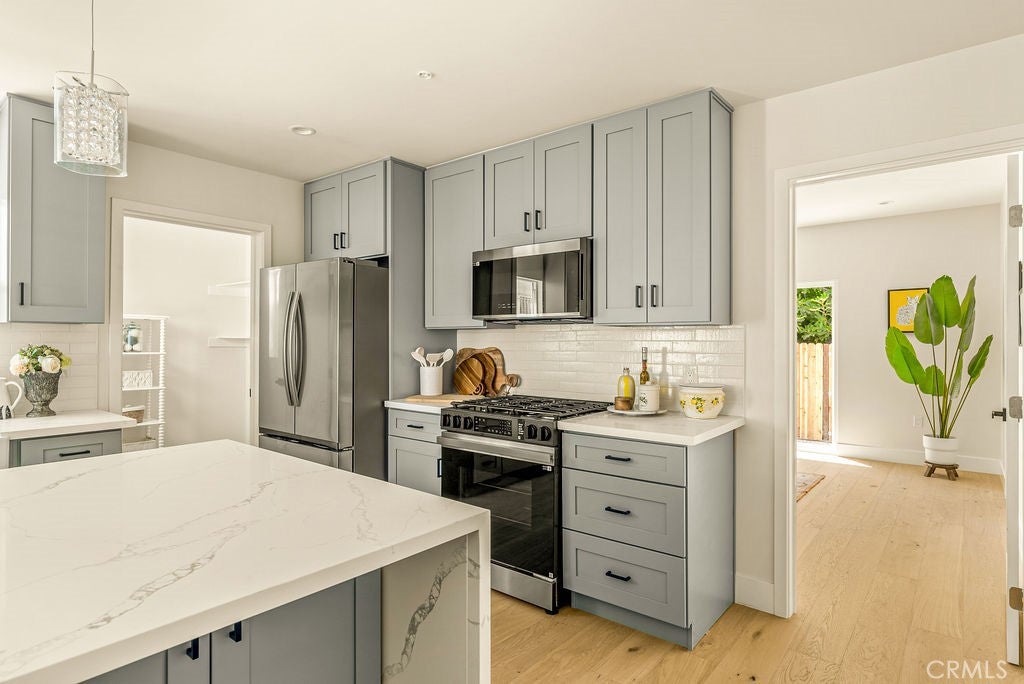 Los Angeles, California, 90018, United States, 3 Bedrooms Bedrooms, ,2 BathroomsBathrooms,Residential,For Sale,1905808