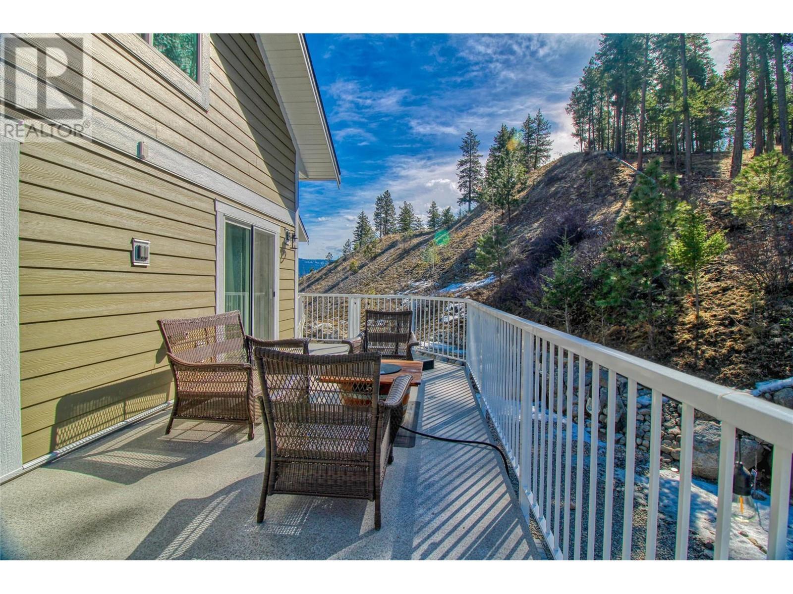 KELOWNA, British Columbia, V1Z 3R8, CA, 3 Bedrooms Bedrooms, ,3 BathroomsBathrooms,Residential,For Sale,1951197