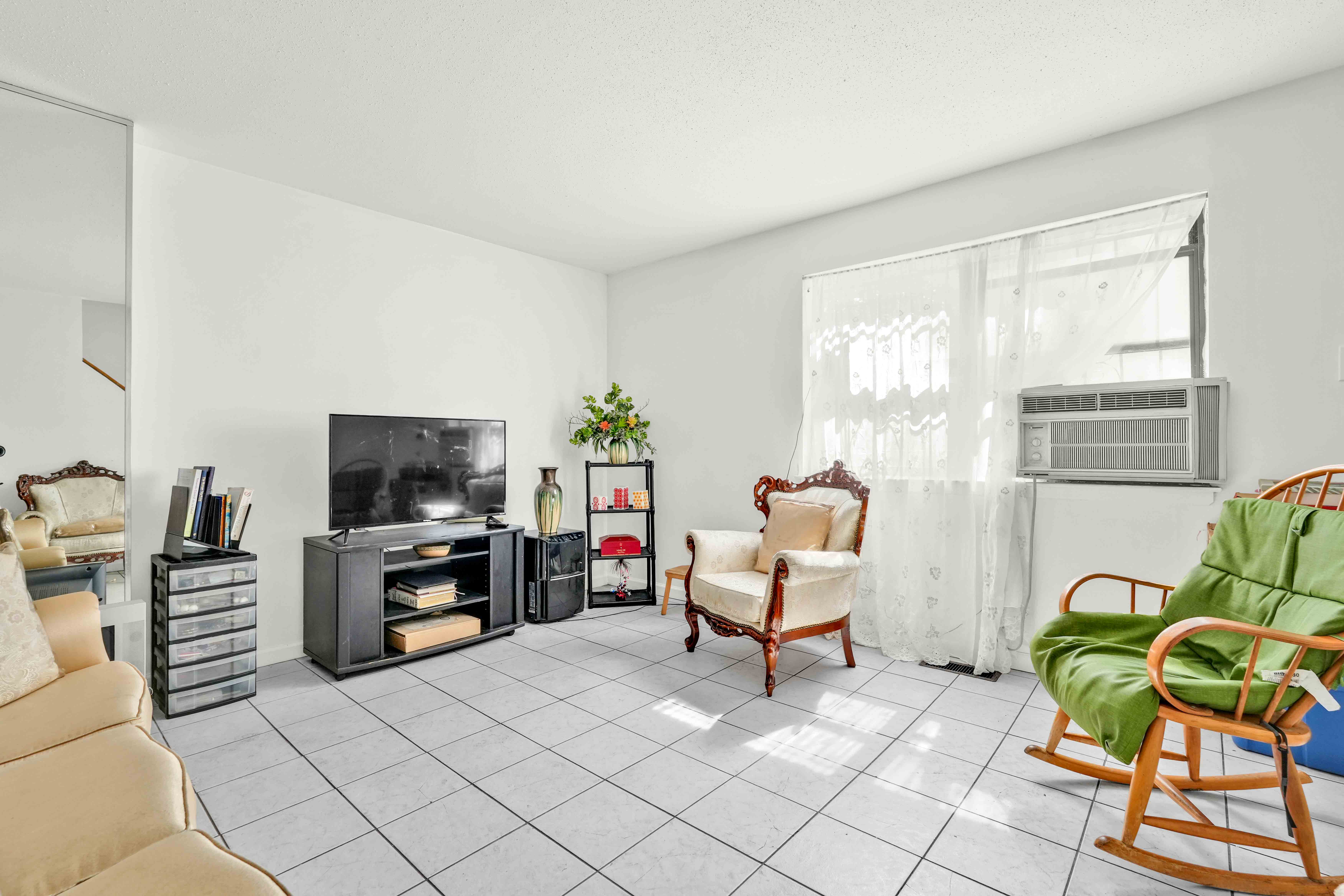 Bronx, New York, 10455, United States, 3 Bedrooms Bedrooms, ,2 BathroomsBathrooms,Residential,For Sale,1931439