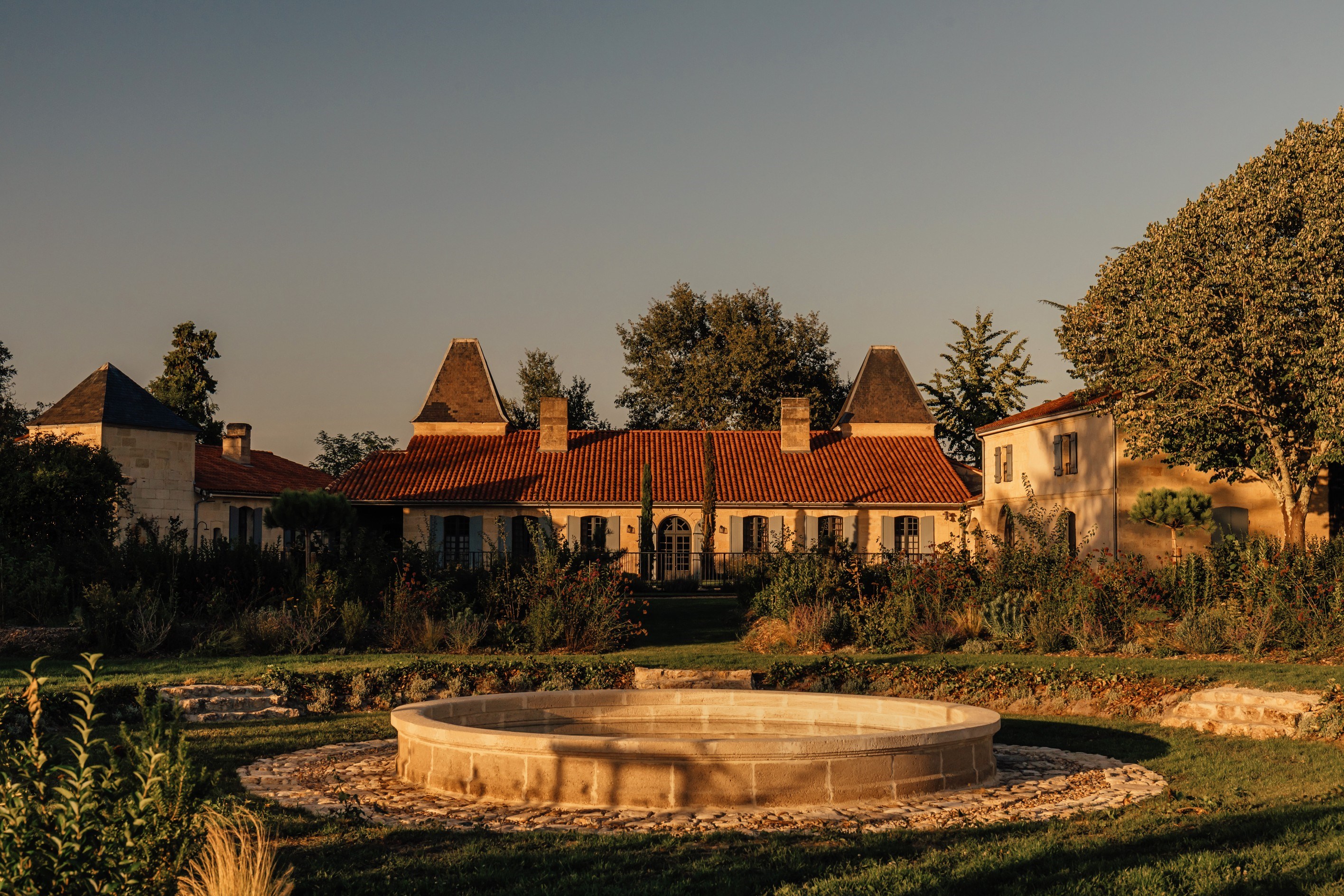  18TH CENTURY CHÂTEAU - SWIMMING POOL - SPA - OUTBUILDINGS - EQUESTRIAN ESTATE - 物件實景