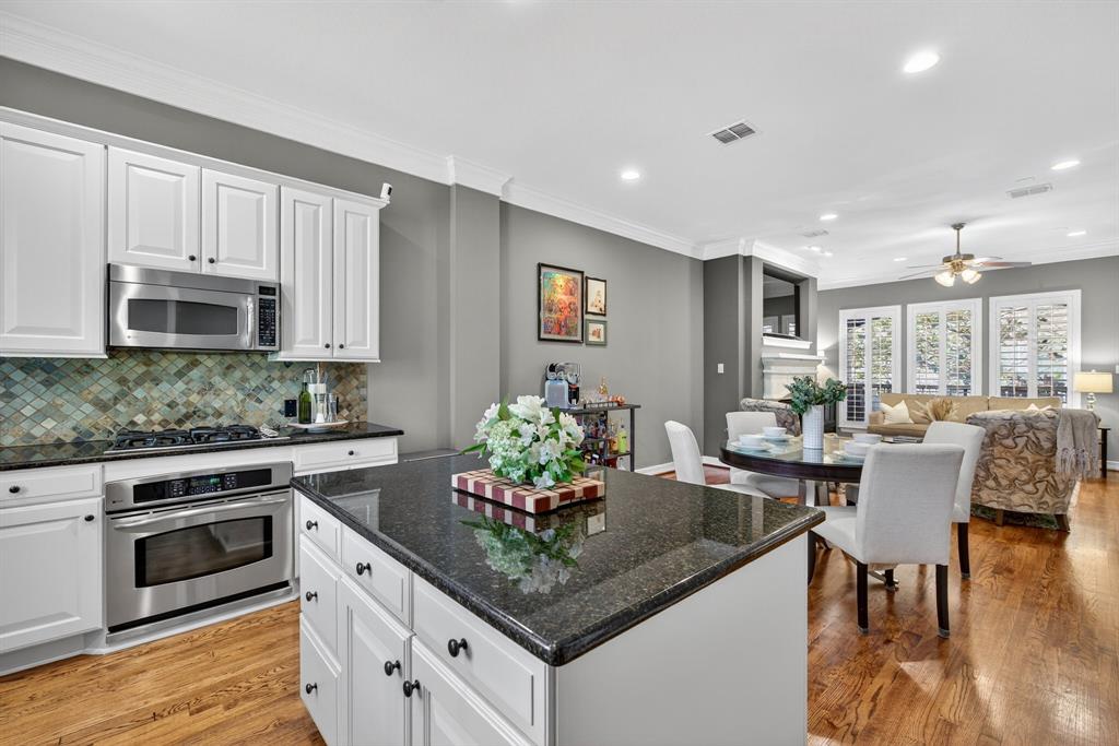 Dallas, Texas, 75219, United States, 2 Bedrooms Bedrooms, ,3 BathroomsBathrooms,Residential,For Sale,1996235