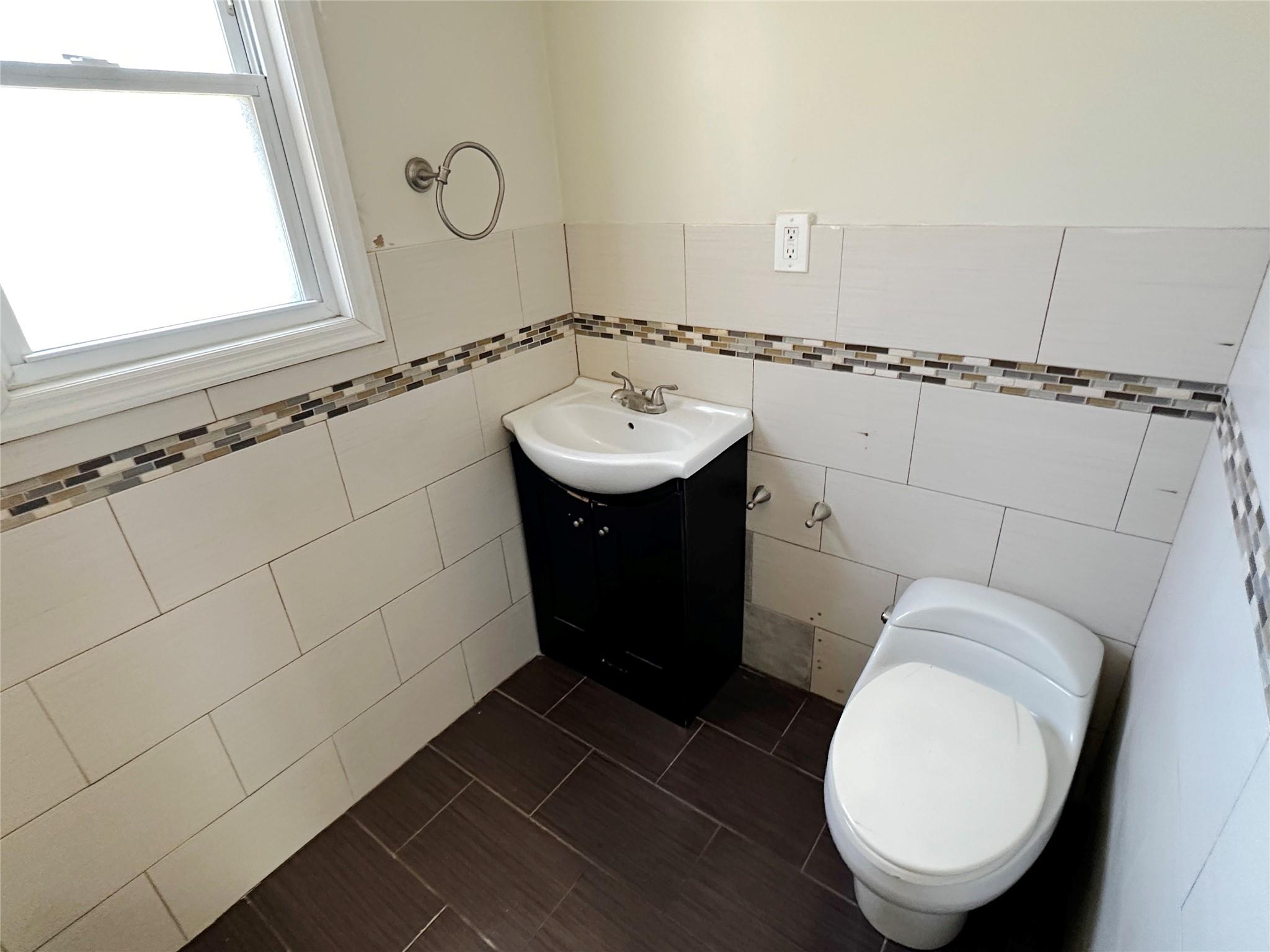 Jamaica, New York, 11433, United States, 3 Bedrooms Bedrooms, ,2 BathroomsBathrooms,Residential,For Sale,1883672