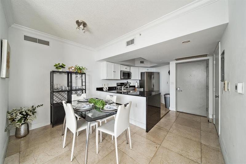 Miami, Florida, 33132, United States, 2 Bedrooms Bedrooms, ,2 BathroomsBathrooms,Residential,For Sale,1793358
