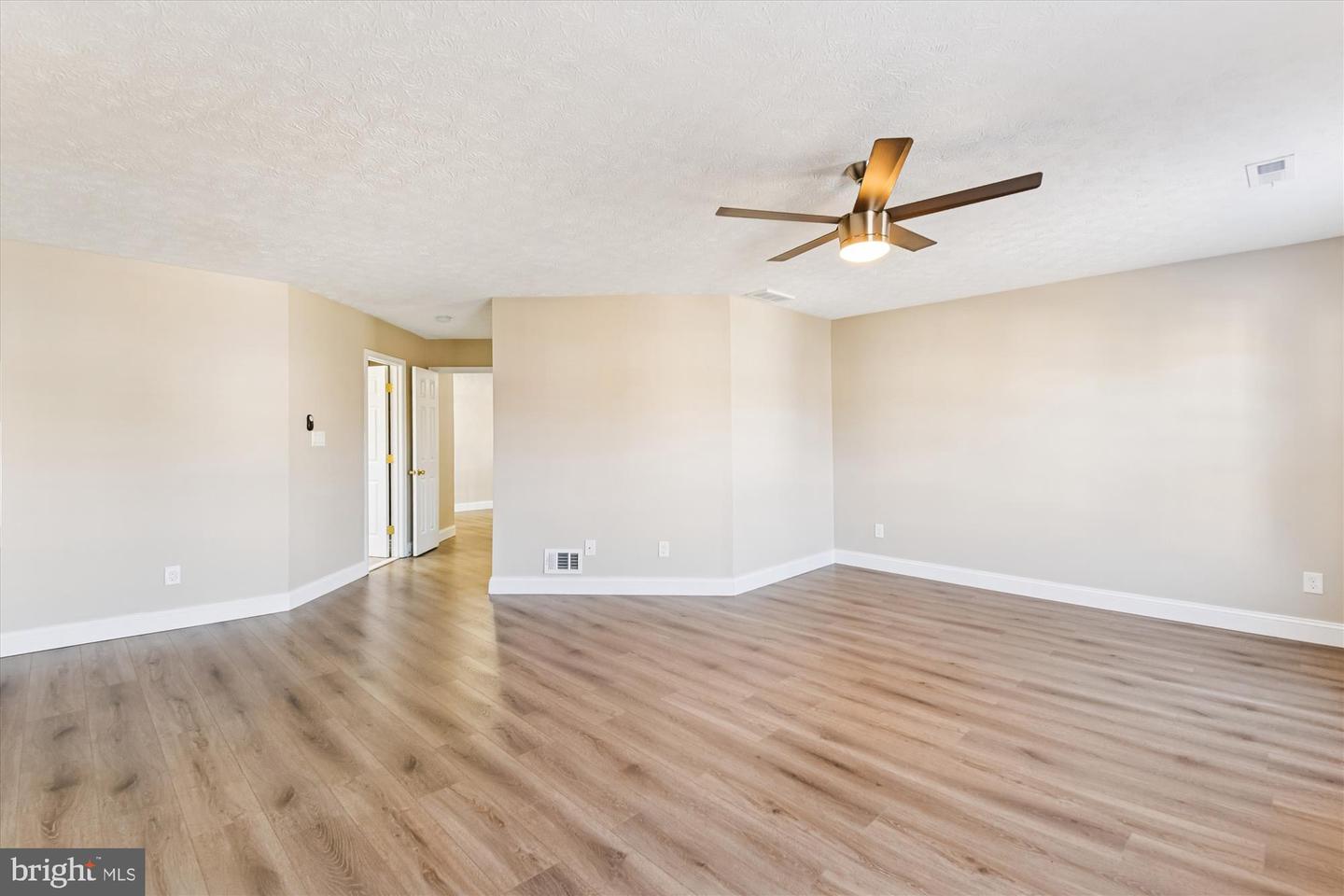 Aberdeen, Maryland, 21001, United States, 6 Bedrooms Bedrooms, ,4 BathroomsBathrooms,Residential,For Sale,1989015