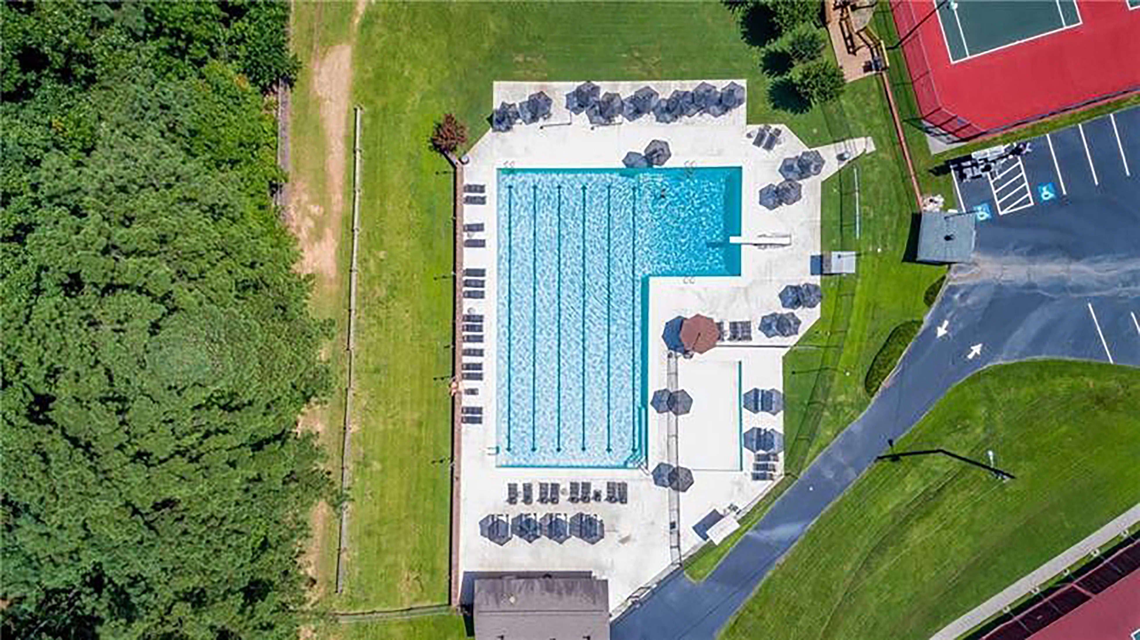  Thoughtfully Expanded and Updated Dunwoody Home on Wooded 0.82+/- Acre Lot - 物件實景