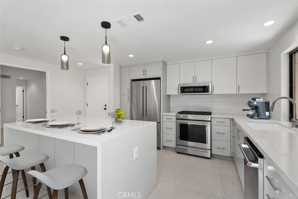 Palm Springs, California, 92264, United States, 2 Bedrooms Bedrooms, ,2 BathroomsBathrooms,Residential,For Sale,1856182