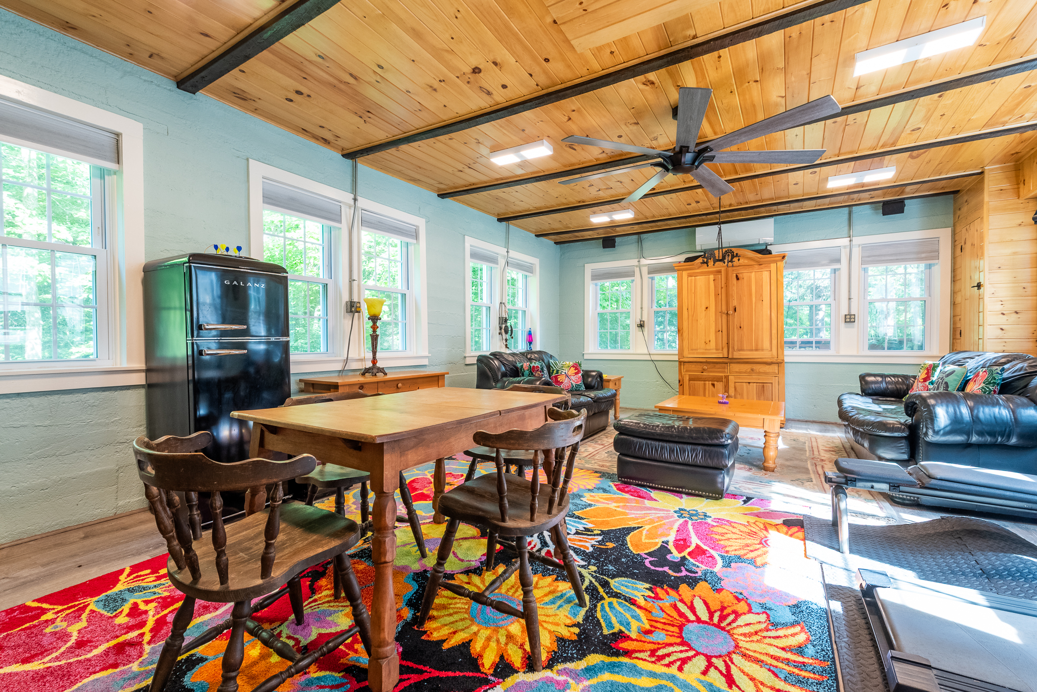  Secluded Country Oasis Nestled on 13 Acres of Privacy - 物件實景