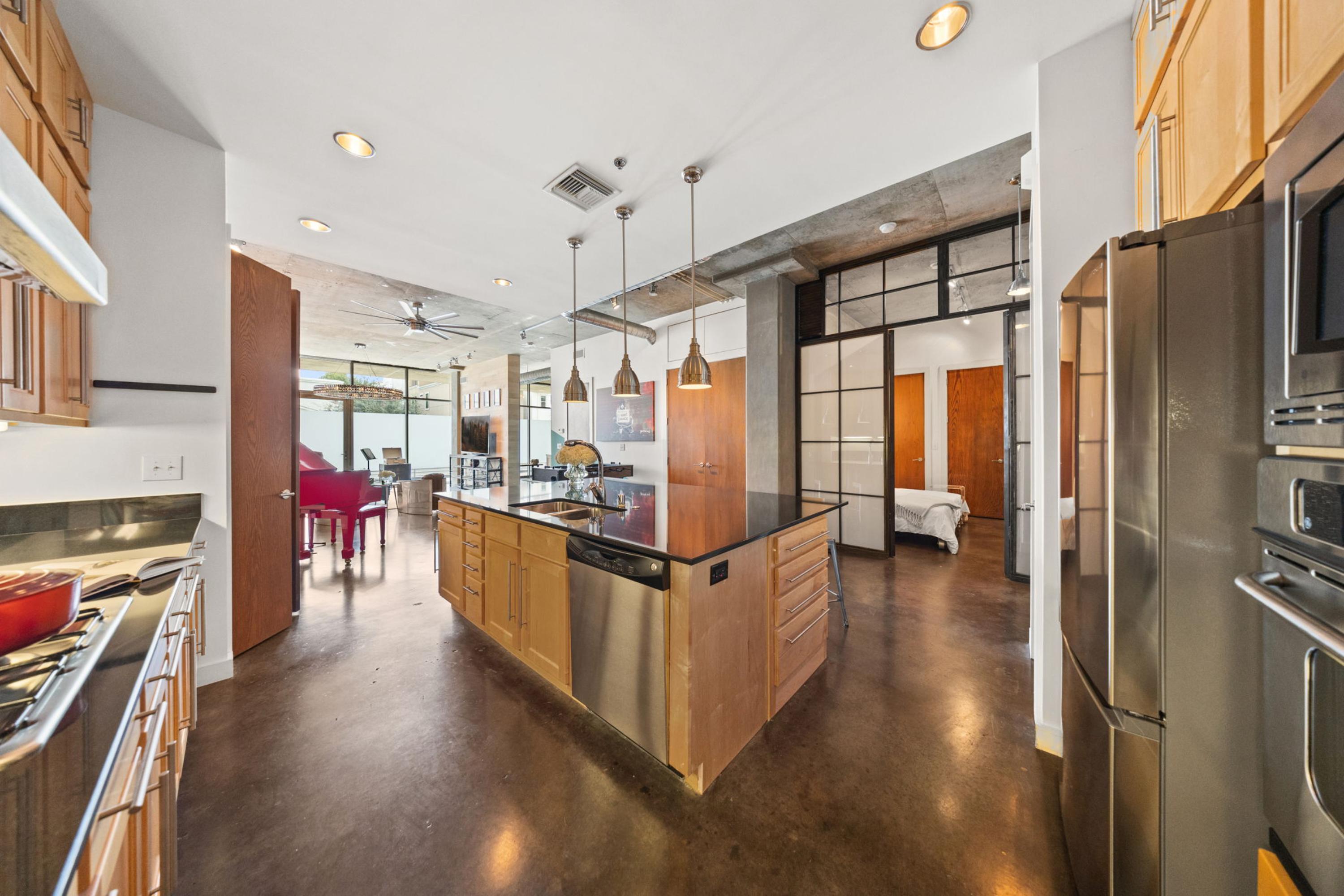  Industrial Sophistication Meets Boutique Loft Living in Downtown Dallas - 物件實景