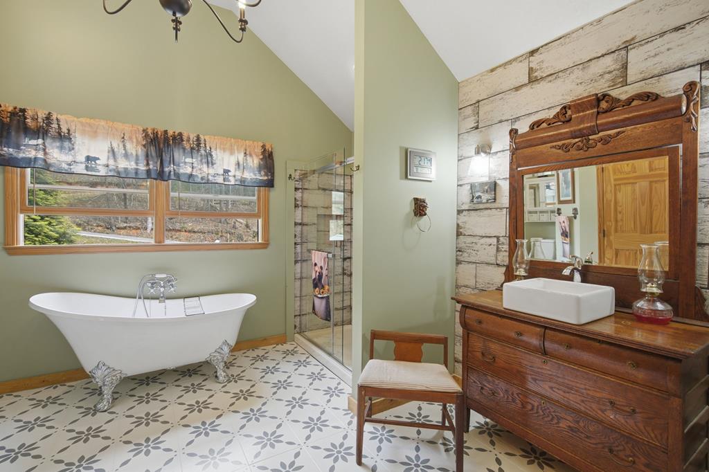 Ellijay, Georgia, 30540, United States, 3 Bedrooms Bedrooms, ,3 BathroomsBathrooms,Residential,For Sale,2034998