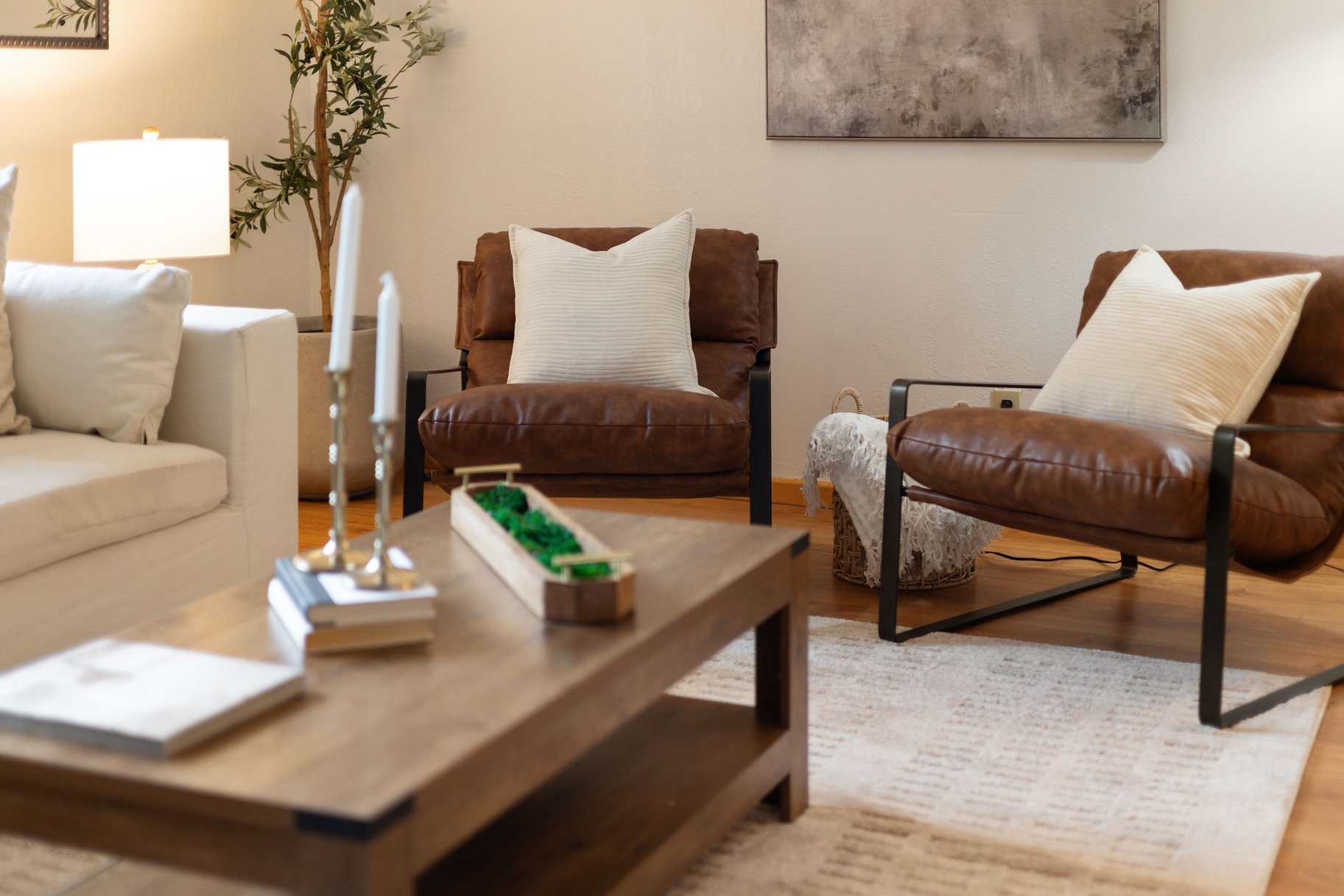  Updated and Well Located Lake Forest Glen Condo - 物件實景