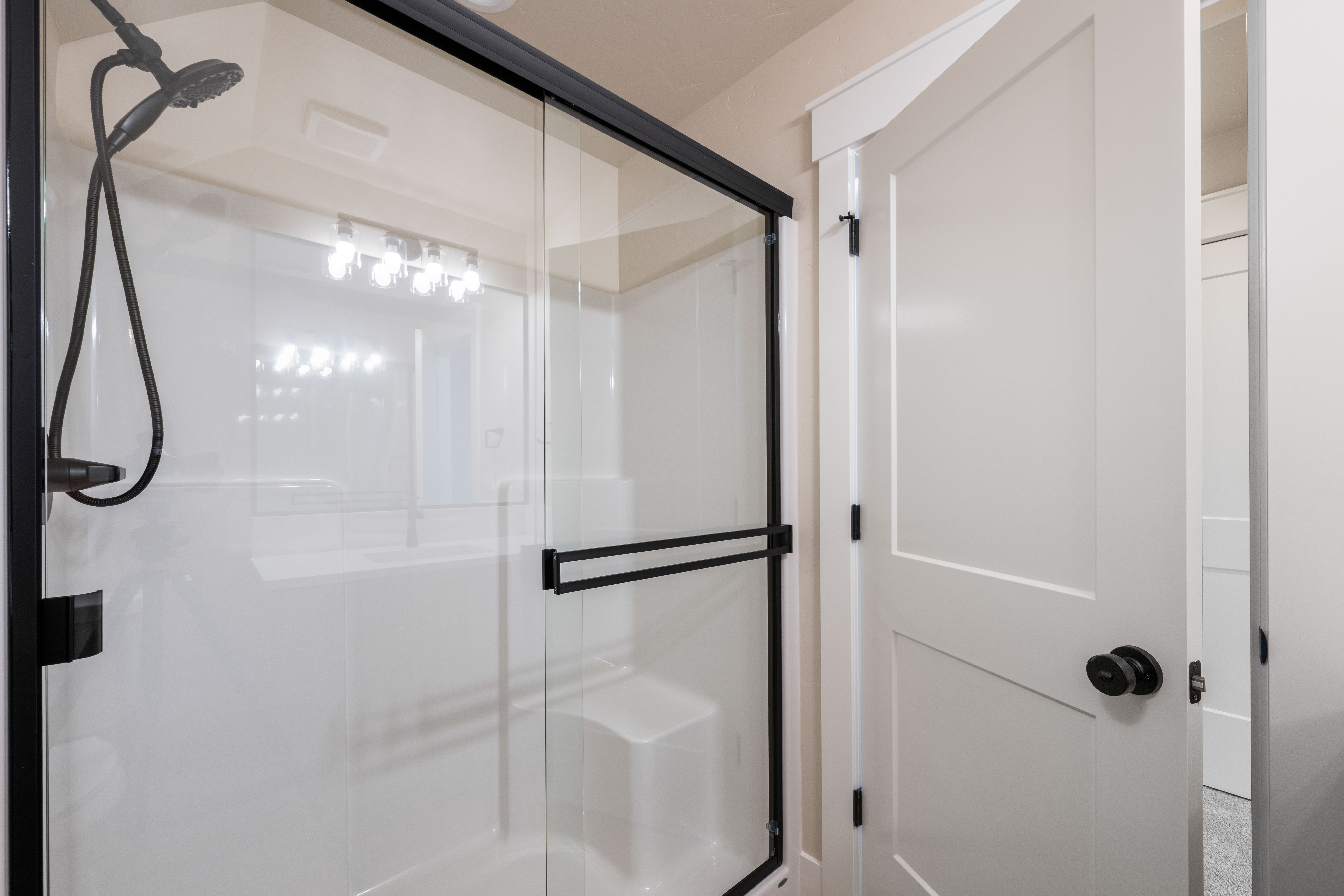  Brand new rambler with bonus room/ South Richland - 物件實景