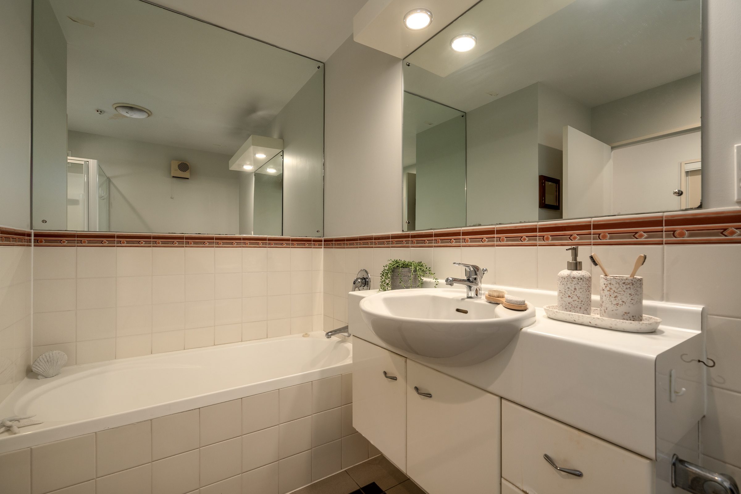  Sea Views, Sun and a Clear Instruction to Sell - 物件實景