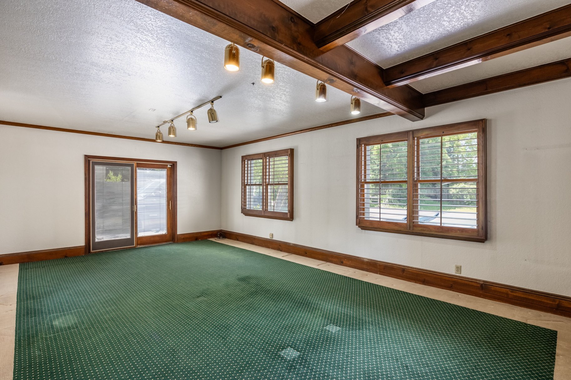  Timeless Holladay Opportunity Backing Cottonwood Club - 物件實景