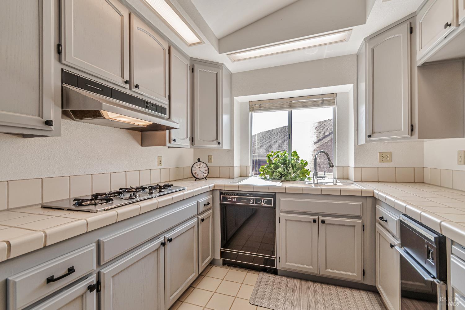 Santa Rosa, California, 95403, United States, 3 Bedrooms Bedrooms, ,3 BathroomsBathrooms,Residential,For Sale,1958612