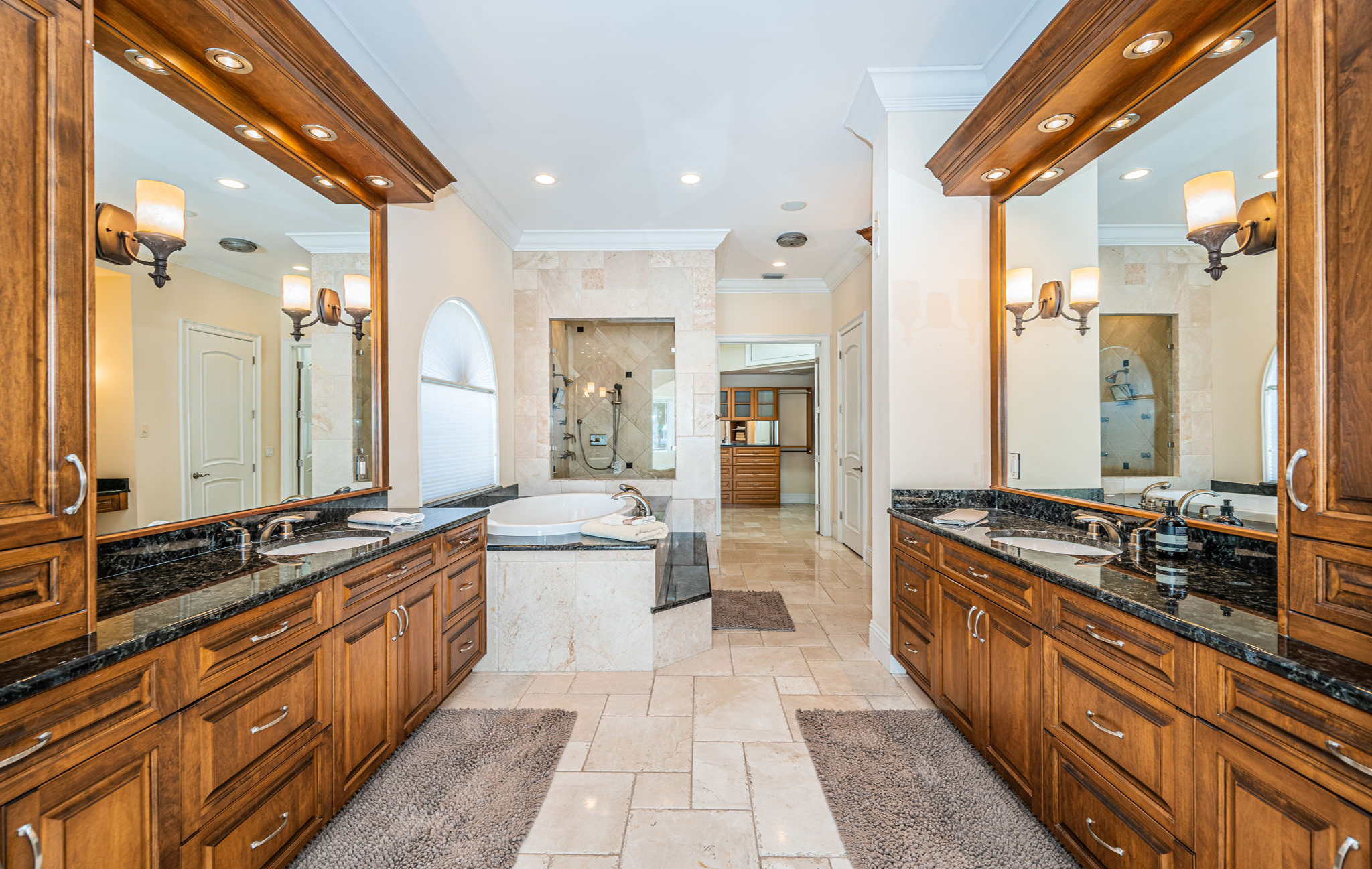 St Petersburg, Florida, 33707, United States, 5 Bedrooms Bedrooms, ,5 BathroomsBathrooms,Residential,For Sale,2006025