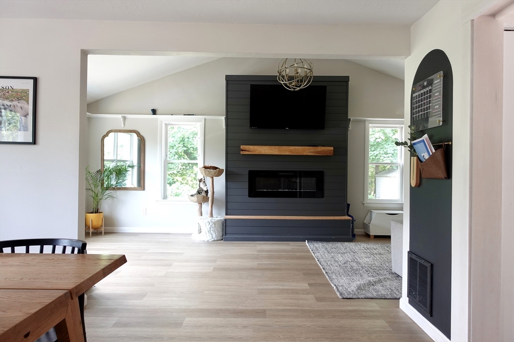 Franklin, Massachusetts, 02038, United States, 3 Bedrooms Bedrooms, ,1 BathroomBathrooms,Residential,For Sale,1972596